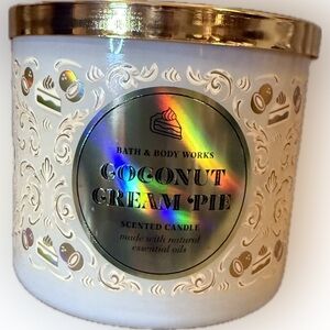 🥥BATH AND BODY WORKS🥥Coconut Cream Pie 3-Wick Candle/NWT
